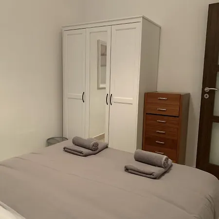 Apartment Large Close To Rocky Mcre1-1 *