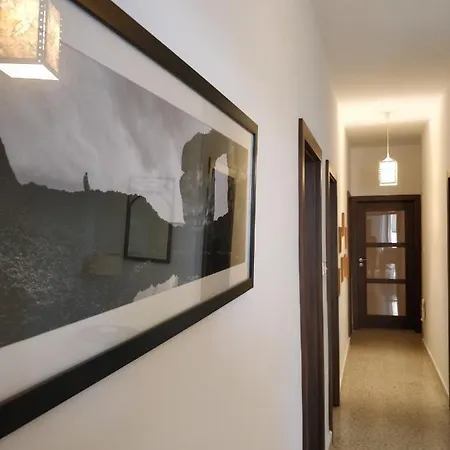 Large Close To Rocky Mcre1-1 *