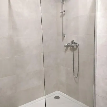 Apartment Large Close To Rocky Mcre1-1