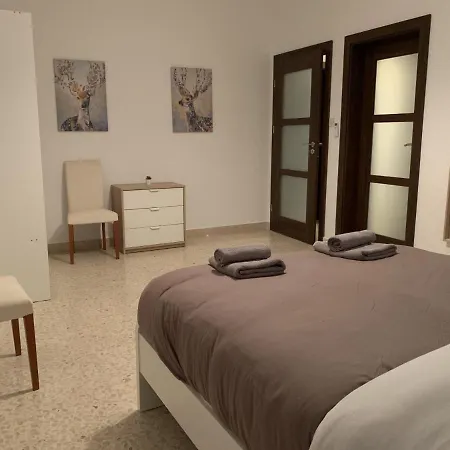 Apartment Large Close To Rocky Mcre1-1