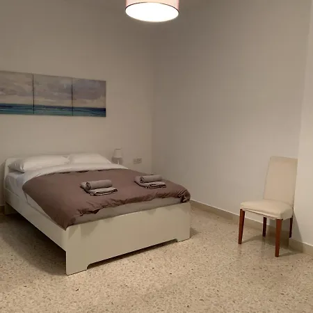 Large Close To Rocky Mcre1-1 *