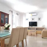 Apartment Large Close To Rocky Mcre1-1 *