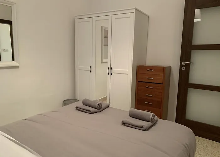 Apartment Large Close To Rocky Mcre1-1 *