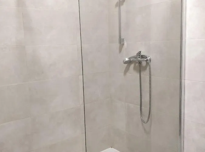 Apartment Large Close To Rocky Mcre1-1